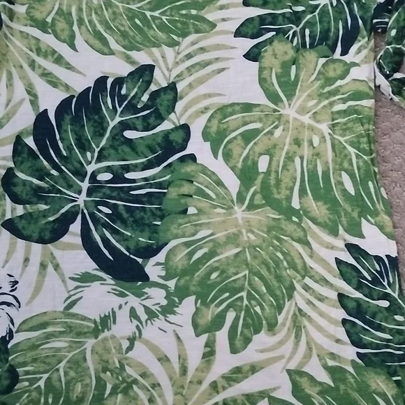 Green top - Picture 6 of 11